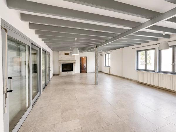 Vente                                                      Maison
                        
                     9 pièces                      254 m2                     à Cazals