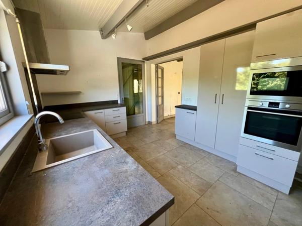 Vente                                                      Maison
                        
                     9 pièces                      254 m2                     à Cazals