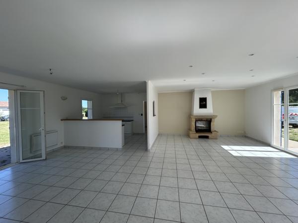 MAISON 4 CHAMBRES - PISCINE - 3240 m² terrain