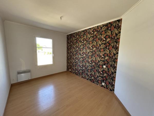 MAISON 4 CHAMBRES - PISCINE - 3240 m² terrain
