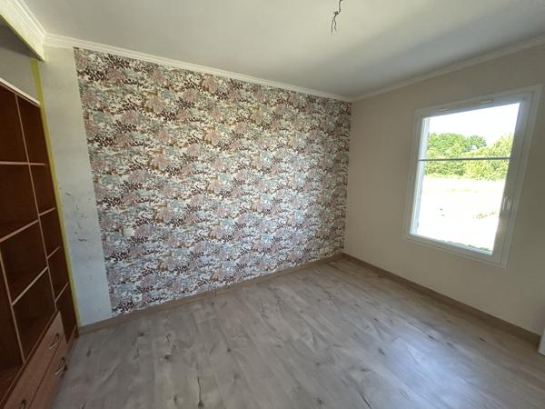MAISON 4 CHAMBRES - PISCINE - 3240 m² terrain