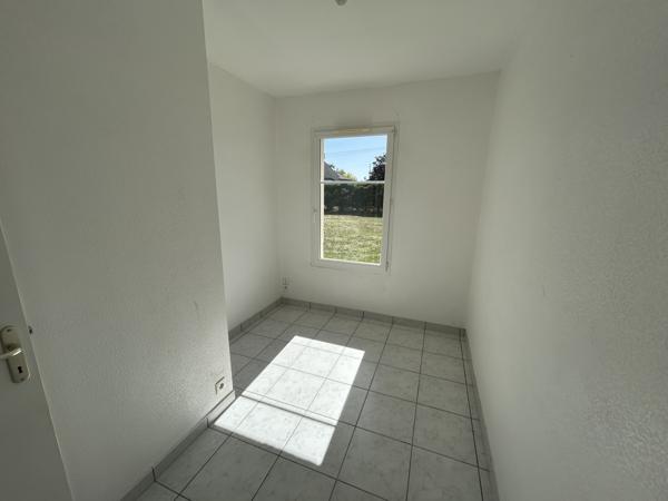 MAISON 4 CHAMBRES - PISCINE - 3240 m² terrain