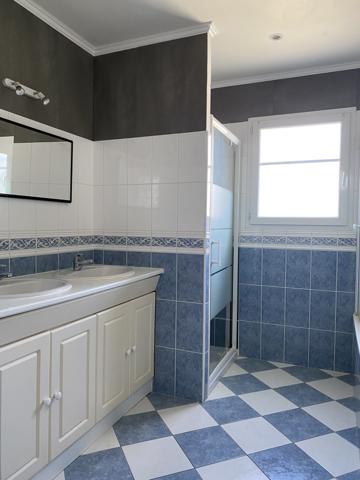 MAISON 4 CHAMBRES - PISCINE - 3240 m² terrain