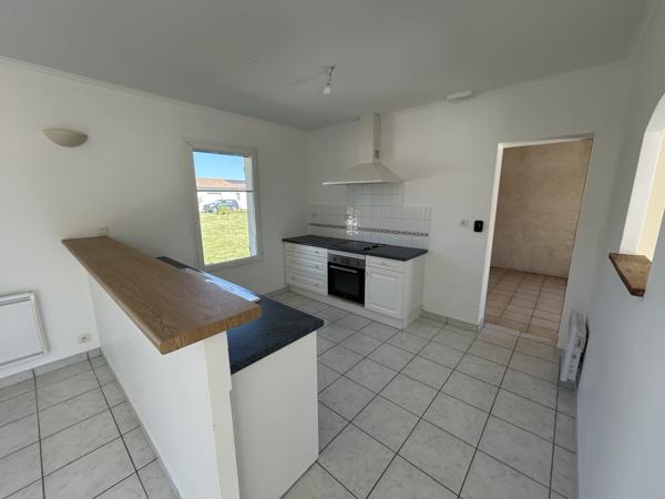 MAISON 4 CHAMBRES - PISCINE - 3240 m² terrain