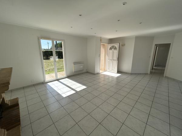MAISON 4 CHAMBRES - PISCINE - 3240 m² terrain