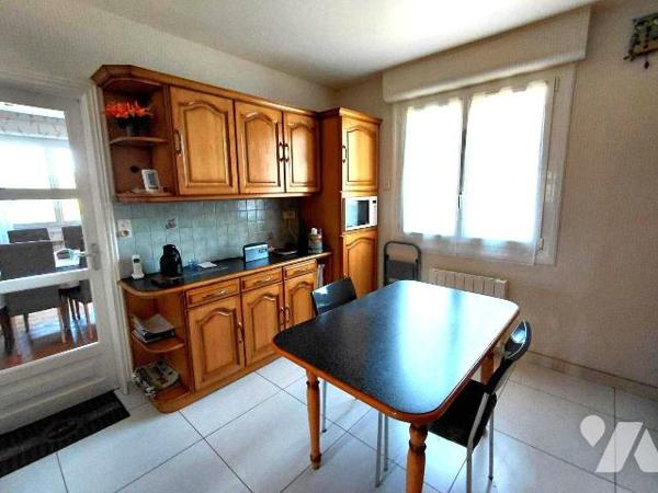 Maison familiale 6 pièces à vendre à Pontivy (56300) - 148 m² - Terrain de 1 008 m²

À vendre...