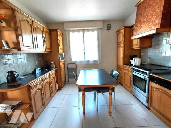 Maison familiale 6 pièces à vendre à Pontivy (56300) - 148 m² - Terrain de 1 008 m²

À vendre...