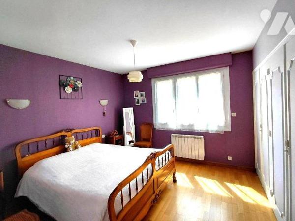 Maison familiale 6 pièces à vendre à Pontivy (56300) - 148 m² - Terrain de 1 008 m²

À vendre...