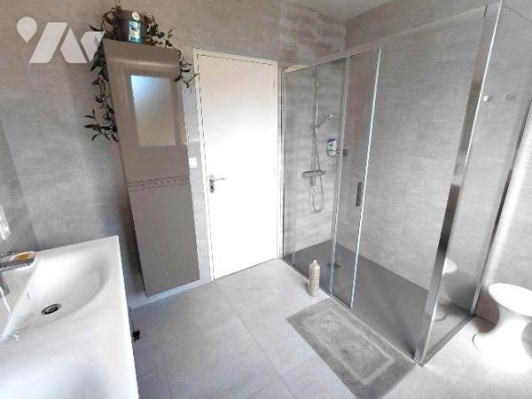 Maison familiale 6 pièces à vendre à Pontivy (56300) - 148 m² - Terrain de 1 008 m²

À vendre...
