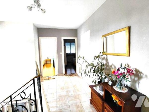 Maison familiale 6 pièces à vendre à Pontivy (56300) - 148 m² - Terrain de 1 008 m²

À vendre...