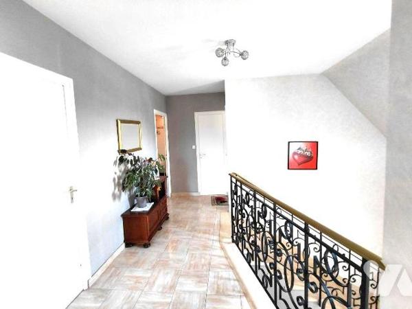 Maison familiale 6 pièces à vendre à Pontivy (56300) - 148 m² - Terrain de 1 008 m²

À vendre...
