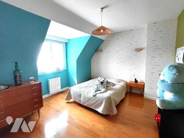 Maison familiale 6 pièces à vendre à Pontivy (56300) - 148 m² - Terrain de 1 008 m²

À vendre...