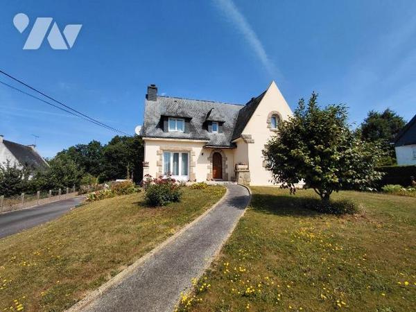 Maison familiale 6 pièces à vendre à Pontivy (56300) - 148 m² - Terrain de 1 008 m²

À vendre...