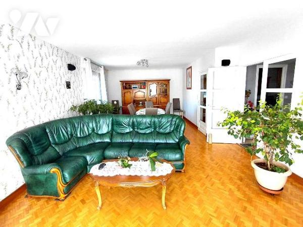 Maison familiale 6 pièces à vendre à Pontivy (56300) - 148 m² - Terrain de 1 008 m²

À vendre...