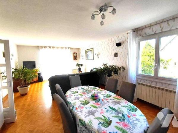 Maison familiale 6 pièces à vendre à Pontivy (56300) - 148 m² - Terrain de 1 008 m²

À vendre...