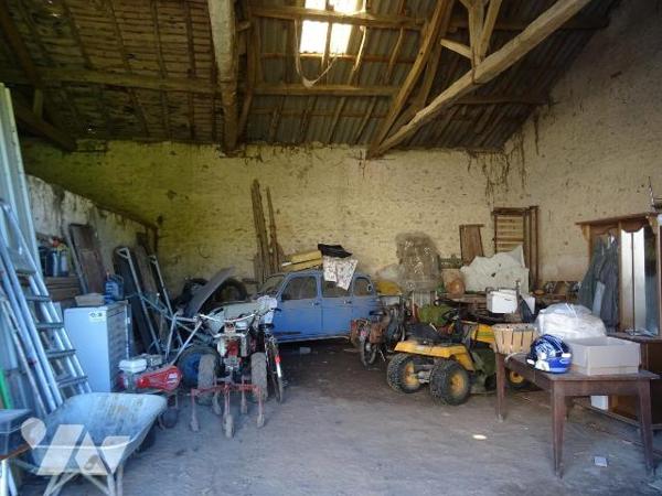 Au calme, à 10 minutes de Chauvigny, maison d'habitation offrant: cuisine aménagée, séjour, arr...