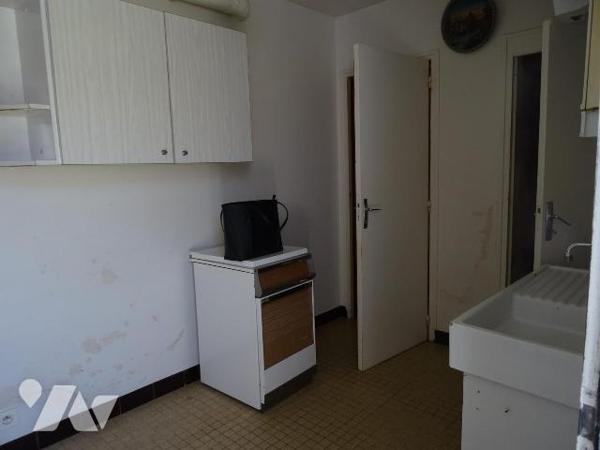 Au calme, à 10 minutes de Chauvigny, maison d'habitation offrant: cuisine aménagée, séjour, arr...