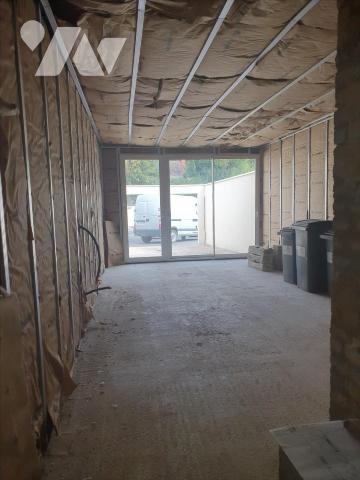 Situé Proche du Centre-ville, Rue de Sézanne, Immeuble à usage de Commerce et d'Habitation d'un...