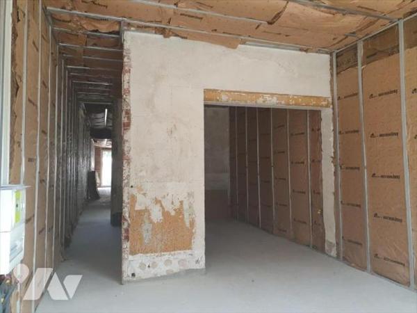 Situé Proche du Centre-ville, Rue de Sézanne, Immeuble à usage de Commerce et d'Habitation d'un...