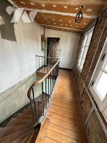 Situé Proche du Centre-ville, Rue de Sézanne, Immeuble à usage de Commerce et d'Habitation d'un...