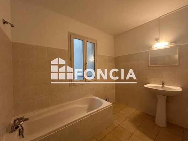 Location Appartement 2 pièces 53.84 m² - 15 RUE COSSE MANIERE 2eme droite Villeneuve Sur Lot 47300