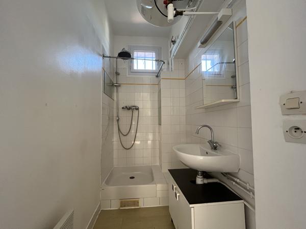 Clamart (92140) Appartement 2 pièces quartier Gare - 3ème étage traversant