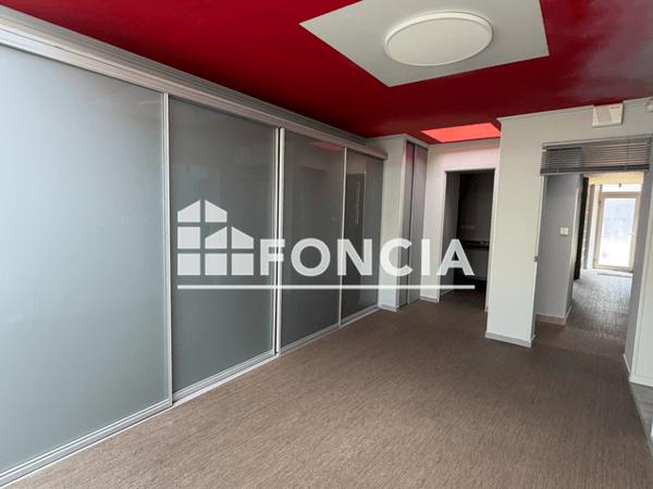 Location Local commercial 4 pièces 72 m² - Ruelle Sur Touvre 16600