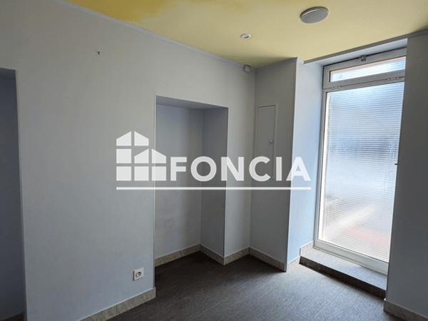 Location Local commercial 4 pièces 72 m² - Ruelle Sur Touvre 16600