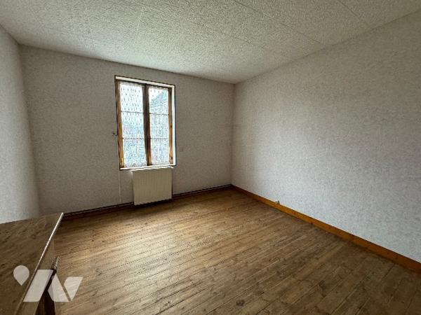 Une maison à usage d'habitation à rénover située au SAP EN AUGE rue du Commerce (142m²)