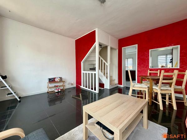 Maison de ville 2 chambres, garage, jardin.