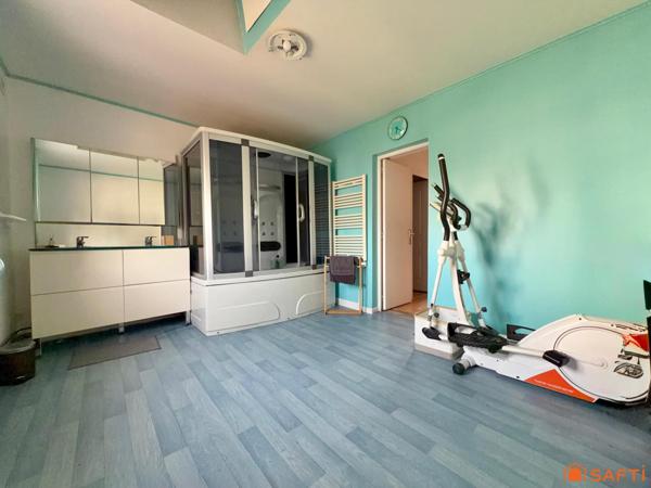 Maison de ville 2 chambres, garage, jardin.