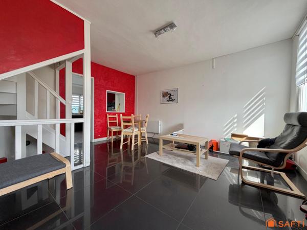 Maison de ville 2 chambres, garage, jardin.