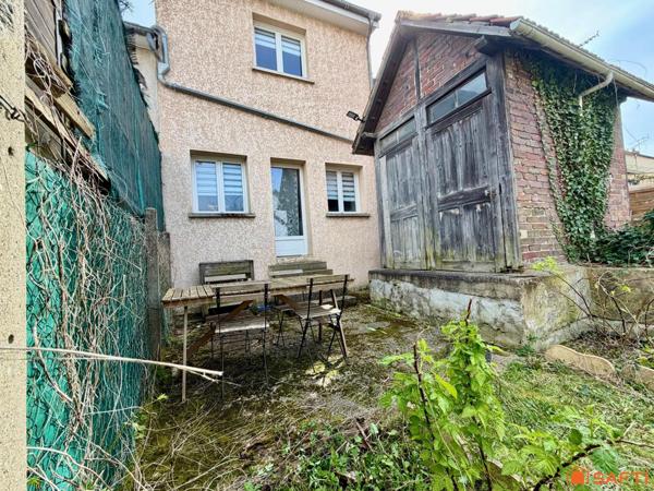 Maison de ville 2 chambres, garage, jardin.