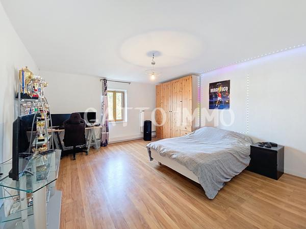 Woippy (57140) SOUS OFFRE D'ACHAT // Maison de 155m² à rafraîchir // 3 chambres // terrain de 617 m² // Jardin // Garages //