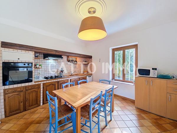 Woippy (57140) SOUS OFFRE D'ACHAT // Maison de 155m² à rafraîchir // 3 chambres // terrain de 617 m² // Jardin // Garages //