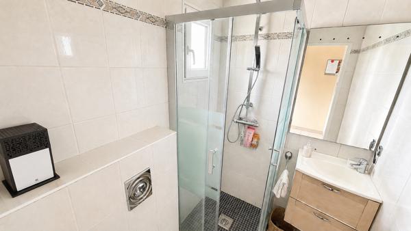 Maison 7 pièces - terrain de 370 m2 - GUILERS