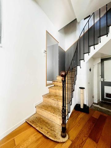 MAISON EN PIERRES RENOVEE DE 86 M², PROCHE CENTRE VILLE, 3 CHAMBRES, BUREAU, TERRASSE, DOUBLE VITRAGE, POELE GODIN, ASSAINISSEMENT COLLECTIF,FIBRE