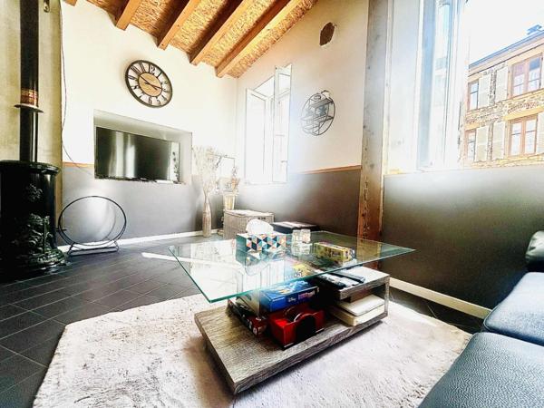 MAISON EN PIERRES RENOVEE DE 86 M², PROCHE CENTRE VILLE, 3 CHAMBRES, BUREAU, TERRASSE, DOUBLE VITRAGE, POELE GODIN, ASSAINISSEMENT COLLECTIF,FIBRE