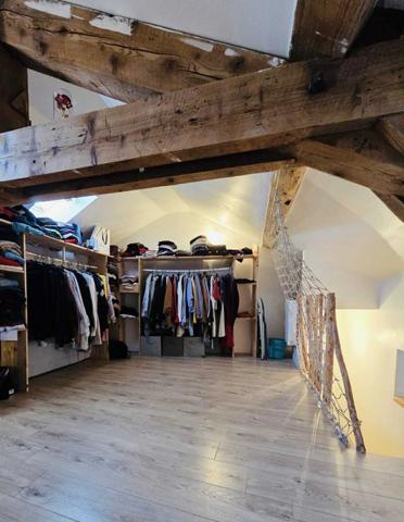 MAISON EN PIERRES RENOVEE DE 86 M², PROCHE CENTRE VILLE, 3 CHAMBRES, BUREAU, TERRASSE, DOUBLE VITRAGE, POELE GODIN, ASSAINISSEMENT COLLECTIF,FIBRE