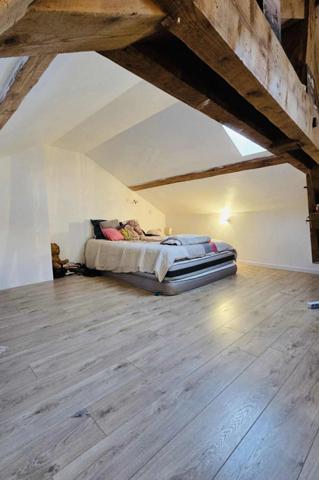 MAISON EN PIERRES RENOVEE DE 86 M², PROCHE CENTRE VILLE, 3 CHAMBRES, BUREAU, TERRASSE, DOUBLE VITRAGE, POELE GODIN, ASSAINISSEMENT COLLECTIF,FIBRE