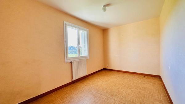 PLOMODIERN, Rare sur le secteur – Volumes, calme et vaste terrain à quelques minutes de la mer