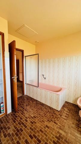 PLOMODIERN, Rare sur le secteur – Volumes, calme et vaste terrain à quelques minutes de la mer