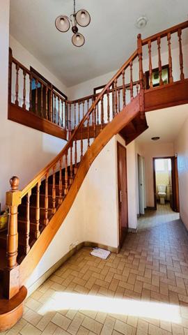 PLOMODIERN, Rare sur le secteur – Volumes, calme et vaste terrain à quelques minutes de la mer