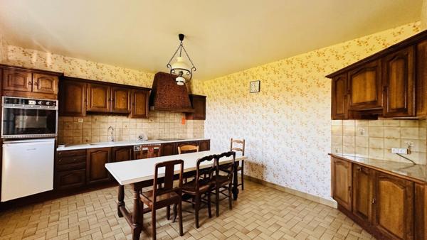 PLOMODIERN, Rare sur le secteur – Volumes, calme et vaste terrain à quelques minutes de la mer