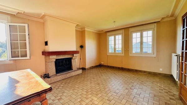 PLOMODIERN, Rare sur le secteur – Volumes, calme et vaste terrain à quelques minutes de la mer