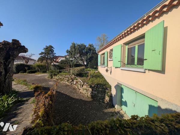 BOURG LES VALENCE - Maison T3, 83 m² sur 1100 m² de parcelle 