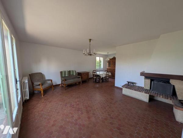 BOURG LES VALENCE - Maison T3, 83 m² sur 1100 m² de parcelle 