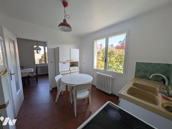 BOURG LES VALENCE - Maison T3, 83 m² sur 1100 m² de parcelle 