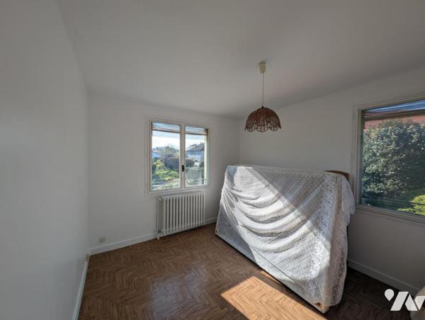 BOURG LES VALENCE - Maison T3, 83 m² sur 1100 m² de parcelle 