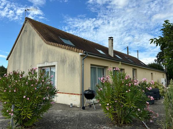 Charmante longère rénovée, située au BAILLEUL entre La Flèche et Sablé-sur-Sarthe .